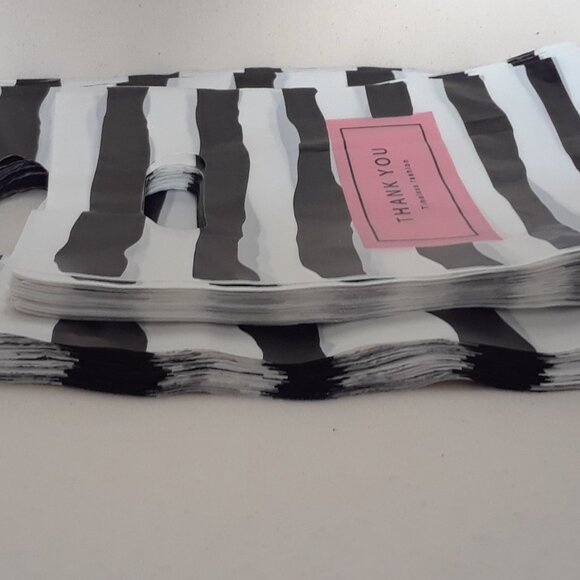Black & White Plastic Gift Bags  NEW  (170) - Picture 3 of 7